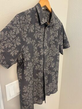 Vuori Men's Short-Sleeve Floral Button-Up Shirt - Charcoal Gray